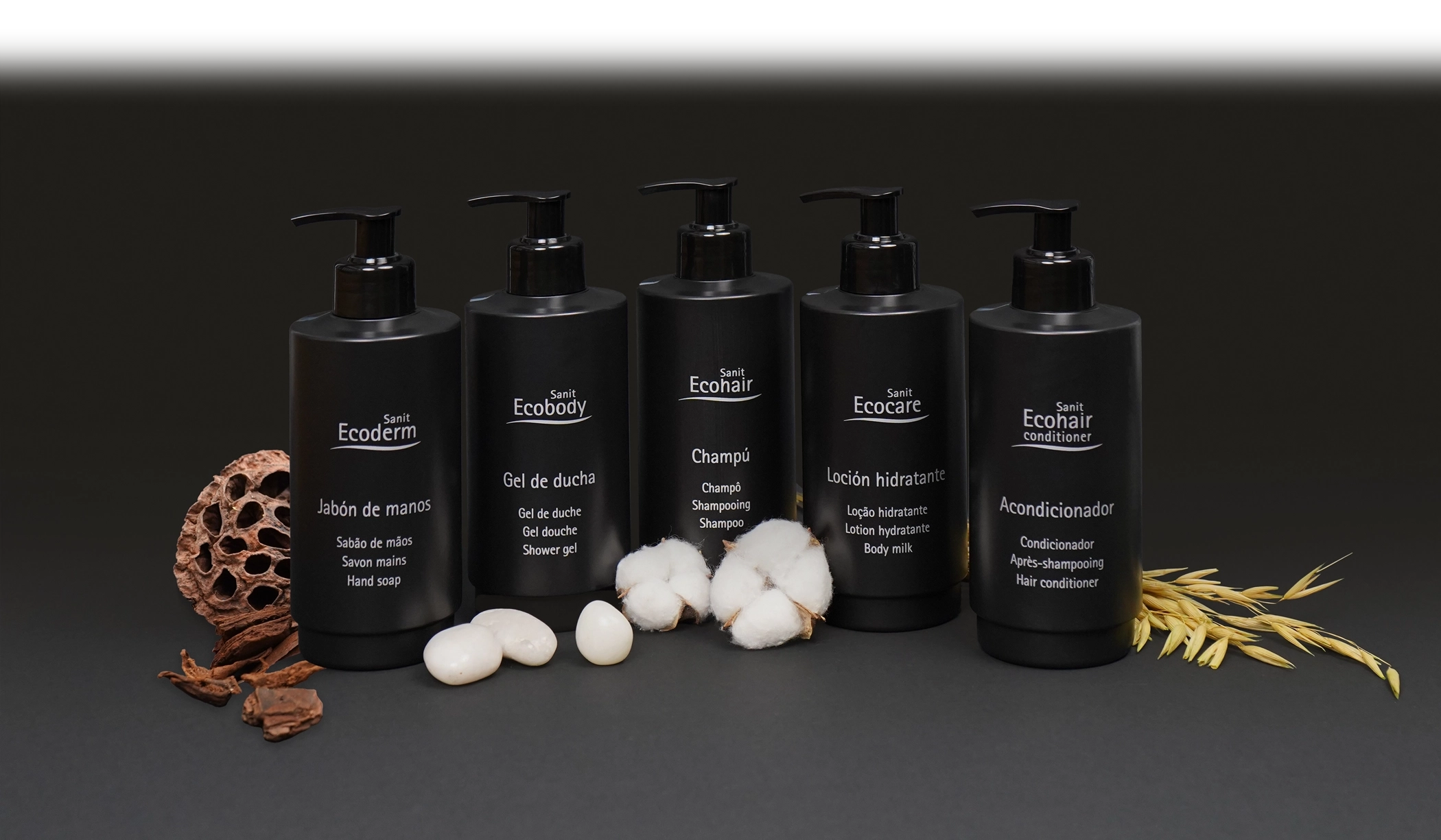 Imagen bodegón de los productos de la Línea Black Amenities.