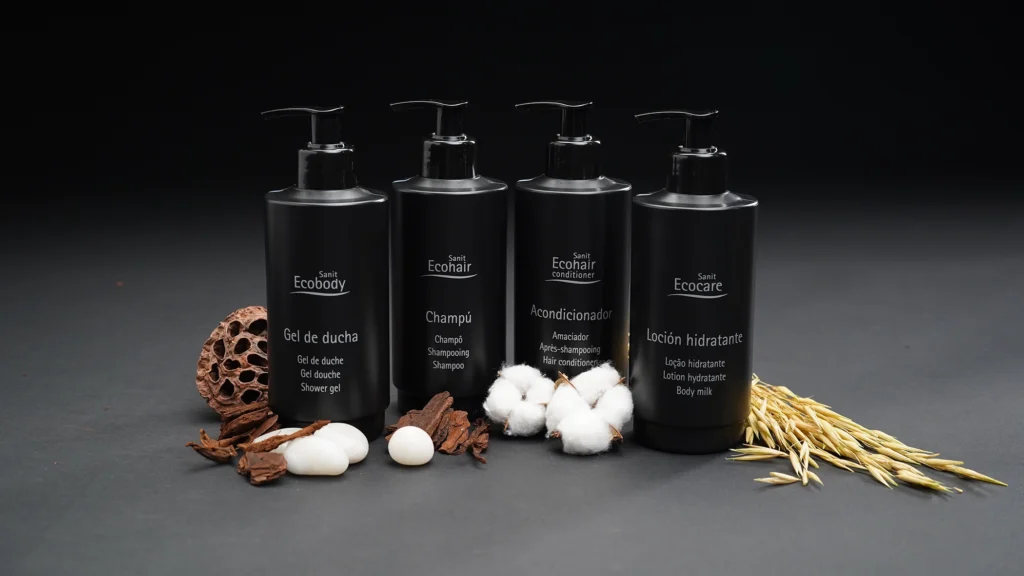 Imagen bodegón de los productos de la Línea Black Amenities.